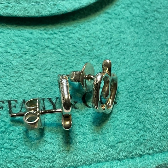 Tiffany & Co. Elsa Peretti Stencil Apple Stud Earrings - Picture 6 of 10